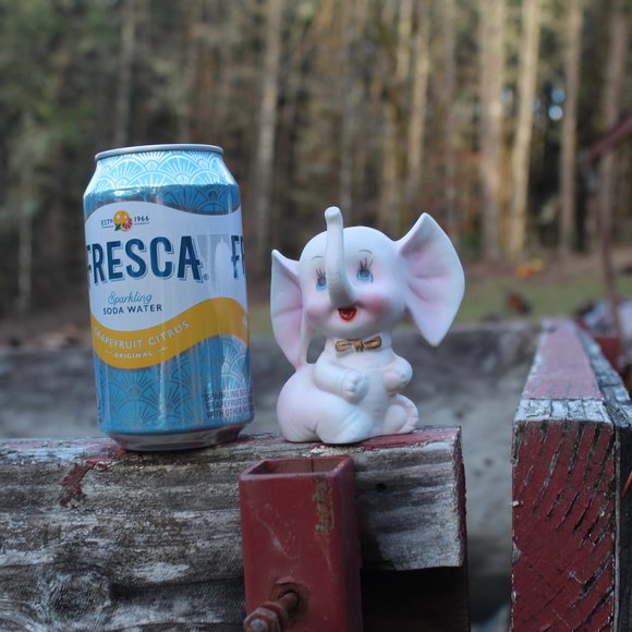 Vintage Pink Elephant Figurine, made in Japan by A Papel Import - Picture 6 of 7